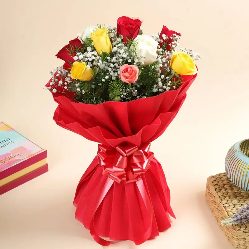 Mixed 10 Roses Bouquet – Classic Elegance
