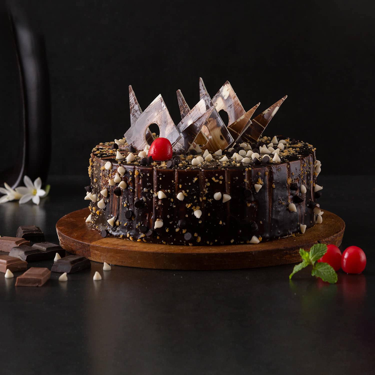 “Premium Choco Crunch Celebration Cake – 1 Pound”