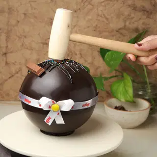 Pinata Cake (1 Pound) 🎉🍫